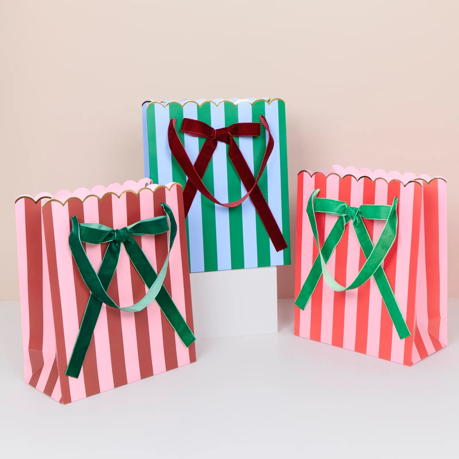 Набір пакетиків Striped Mixed Medium Gift Bags